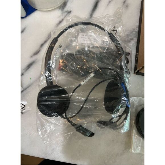 Plantronics EncorePro 520 Binaural Noise-Canceling Headset 89434-01 - Picture 4 of 8